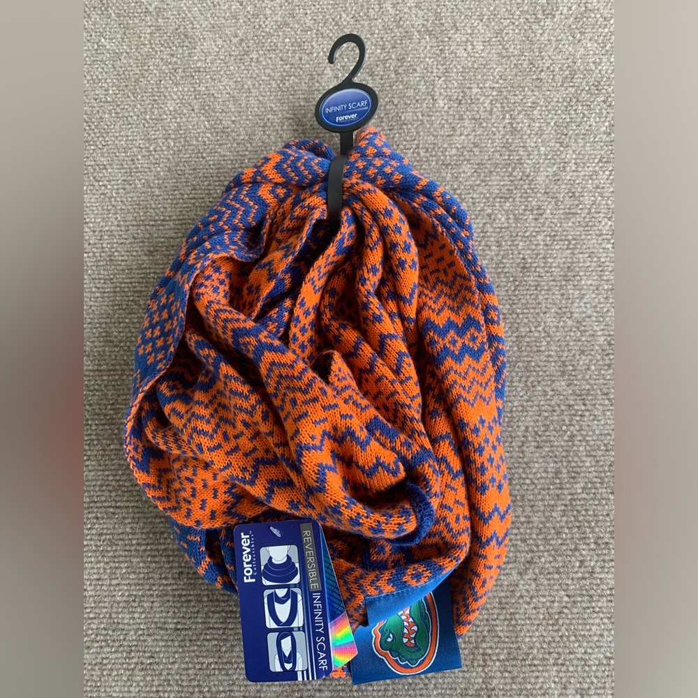 Florida Gators 🐊 Reversible Infinity Scarf - Picture 2 of 6